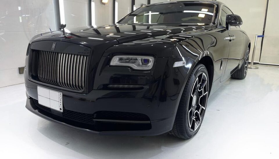 Rolls Royce Wraith black budge